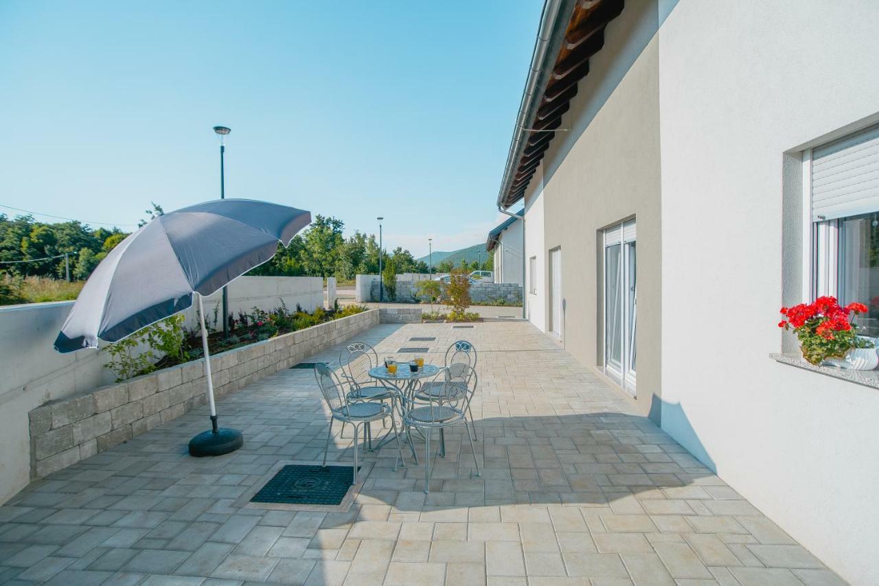 Villa Degenia Velebitica Lovinac  Esterno foto